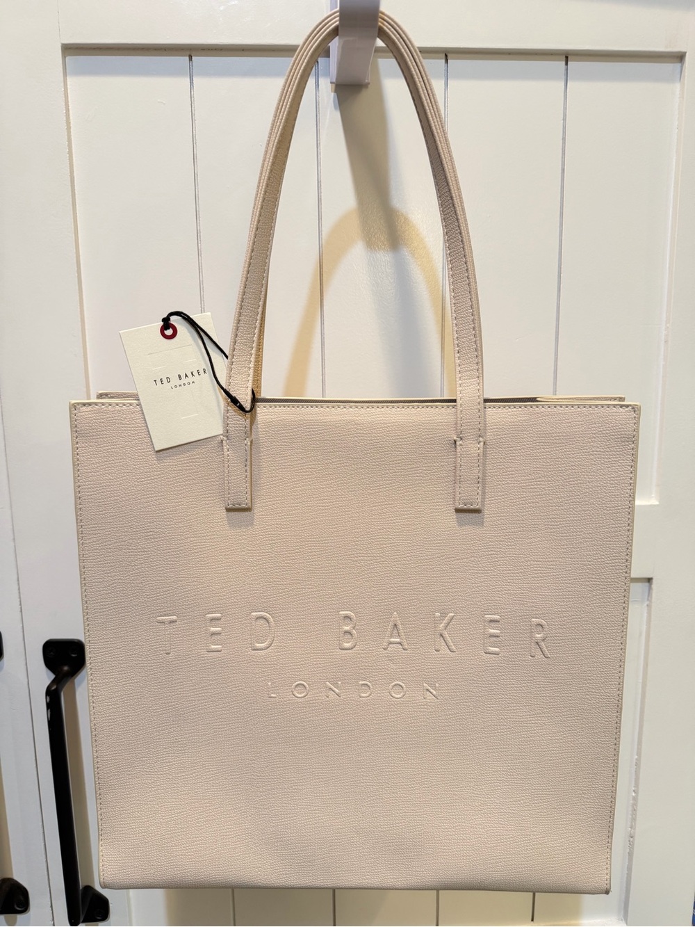 NWT Ted Baker ICON Tonal Embossed Structured Hand Bag
RET. $169